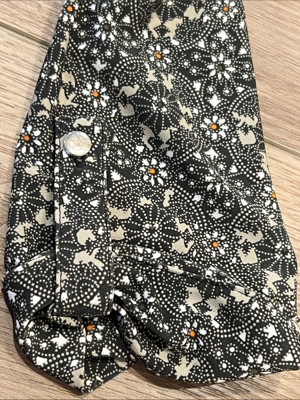 Westport 1962 Black Floral Blouse with V Neck and Buttons Size Large - Picture 9 of 10